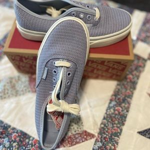 Brand new Woman’s canvas vans